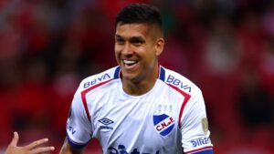 Julián Millán repite la dosis goleadora y le da vida a Nacional de Uruguay en Libertadores