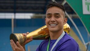 Óscar Santis y la incógnita de su futuro en Antigua GFC