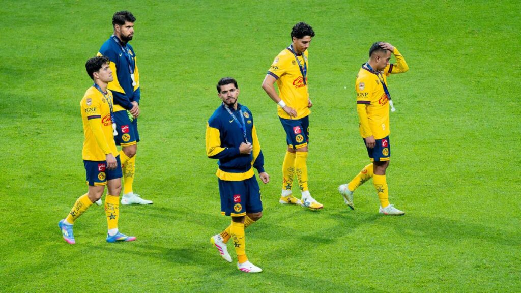 Jugadores del América en lamento