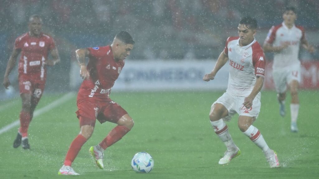 La lluvia complicó las cosas en el Pascual Guerrero. Vizzor