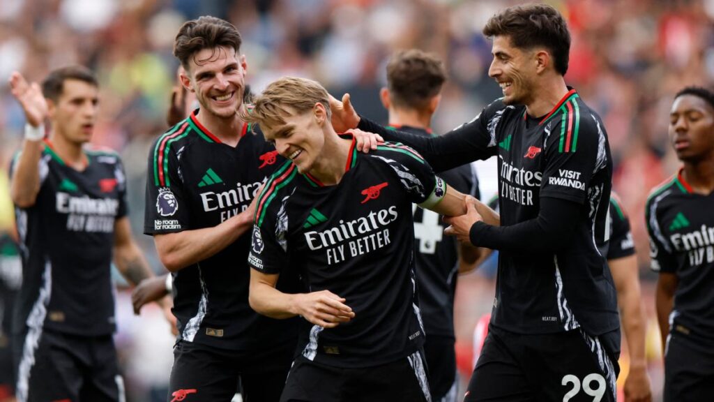 El Arsenal termina la temporada con una victoria sufrida ante el Souhampton, equipo que descendió hace varias jornadas