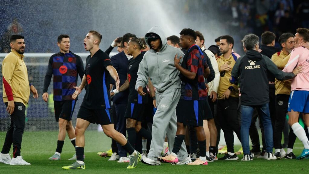 Espanyol enciende los aspersores para evitar festejo del Barcelona en su cancha