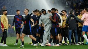 ¡Tensa celebración! Espanyol enciende los aspersores para evitar festejo del Barcelona en su cancha