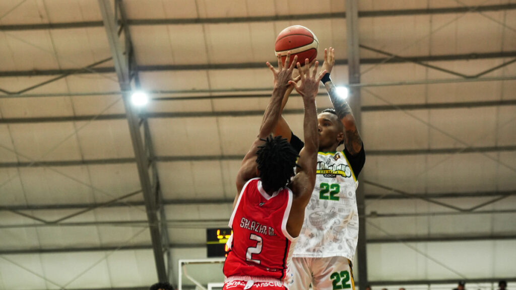 Partido entre Cimarrones y Toros. - División Profesional de Baloncesto.