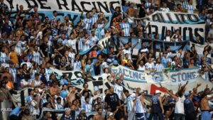 El hincha de Racing que caminará más de 7.000 kilómetros para ver a su equipo ante Bucaramanga