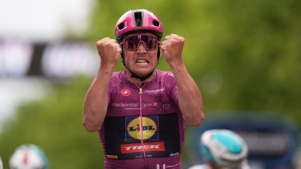 Mads Pedersen sigue líder en el Giro | AP.