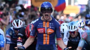 Casper van Uden sorprende a los favoritos y se queda con la cuarta etapa del Giro de Italia 2025
