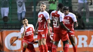 Lo que se sabe del rifirrafe entre Harold Santiago Mosquera y Yílmar Velásquez en Santa Fe