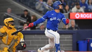 ¡Blue Jays, sin piedad! Aplastan y blanquean a Padres con un rally de siete carreras en la octava entrada
