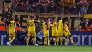 Borussia Dortmund amarga el homenaje a Xabi Alonso con goleada en el BayArena