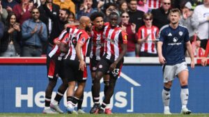 Brentford le entrega su derrota 17 al Manchester United en una feria de goles en Londres
