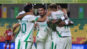 Atlético Bucaramanga pasa la decepción de estar eliminado y le complica el punto invisible a Independiente Medellín