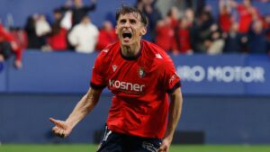 Budimir se mantiene como escolta de Mbappé y Lewandowski en la victoria de Osasuna ante el Atleti