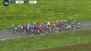 Caída masiva y nuevo triunfo de Van Poppel en la etapa 2 del Tour de Hungría 2025