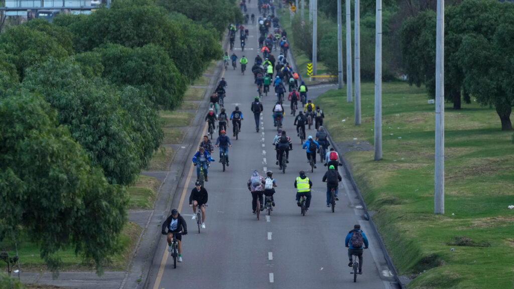 Calle de Bogotá. - AP.