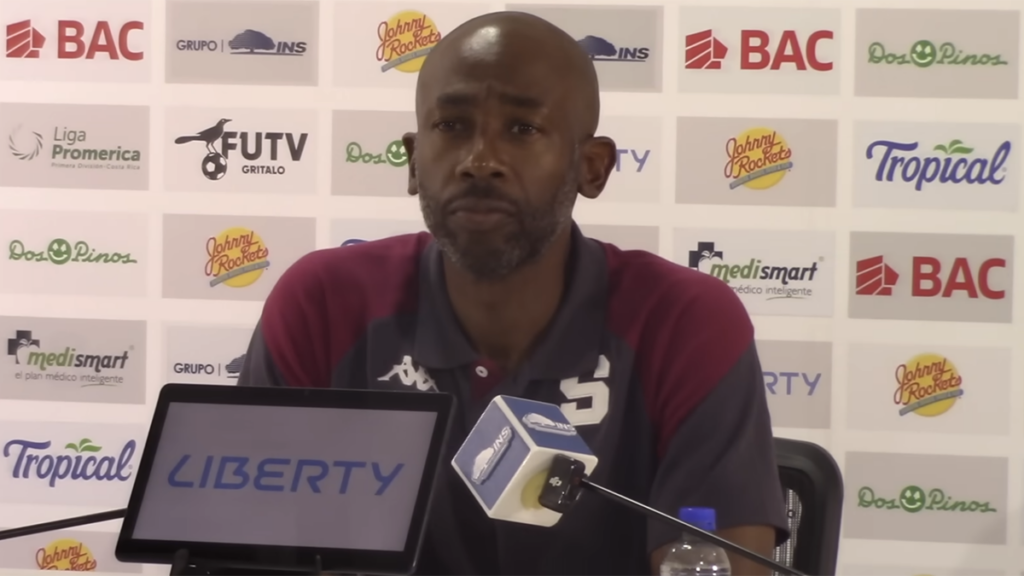 El entrenador de Saprissa se prepara para el duelo ante Herediano