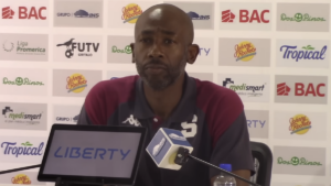 Wanchope no se guarda nada: apunta contra el arbitraje y el VAR
