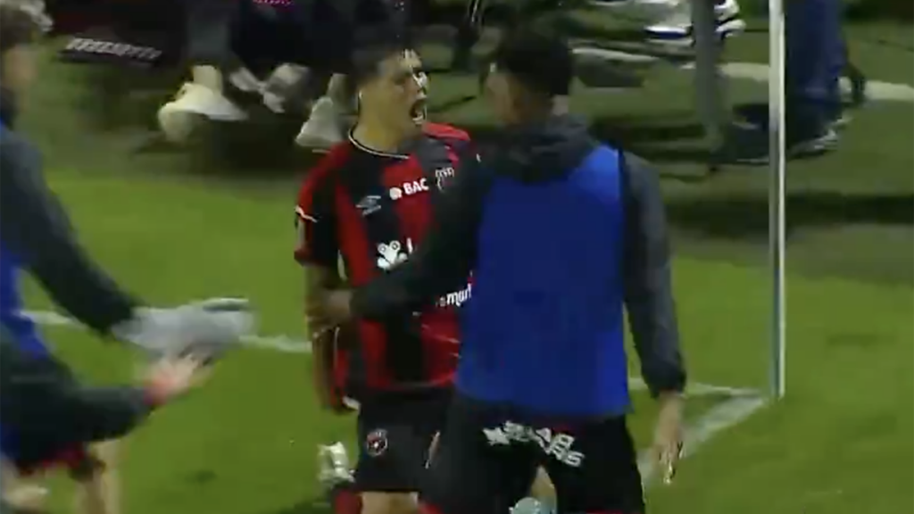 Joshua Navarro le dio la clasificación a Alajuelense | Captura: FUTV