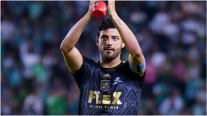 Antoine Griezmann se une a los emotivos mensajes de despedida para Carlos Vela