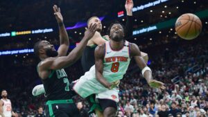 Los Celtics se llevan una ‘sangrienta’ batalla ante los Knicks y obligan a un Juego 6