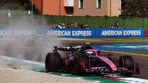 ¡Doble bandera roja! Tsunoda y Colapinto protagonizan aparatosos choques en la clasificación de Emilia Romagna