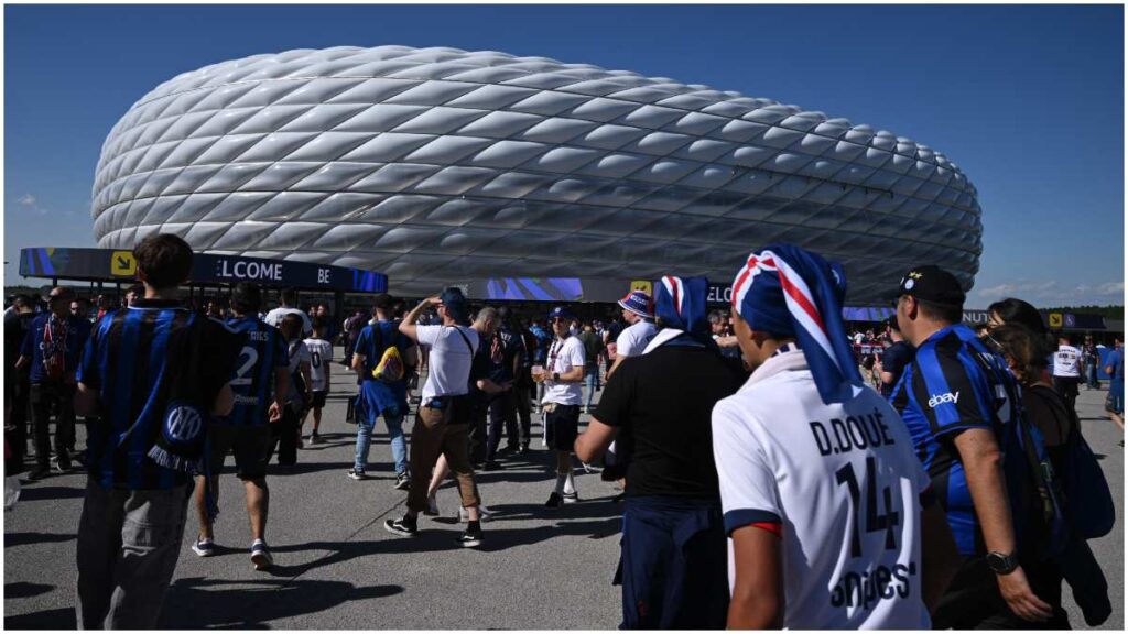 Comienzan a llegar los aficionados al Allianz Arena | Reuters