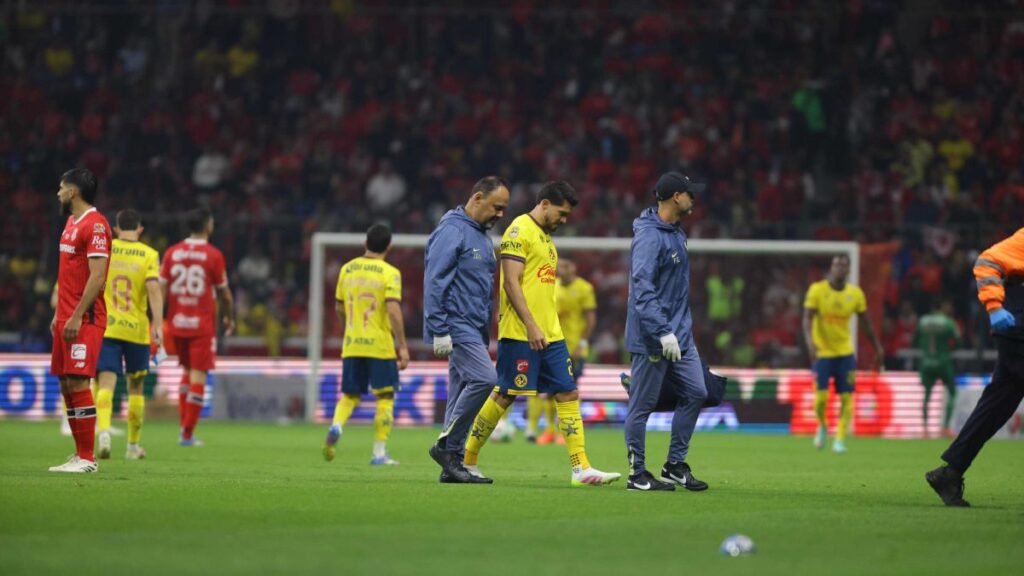 Henry Martín sale lesionado de la final