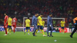 ¡Como ante Monterrey! Henry Martín abandona por lesión la final Liga MX; entra Rodrigo Aguirre