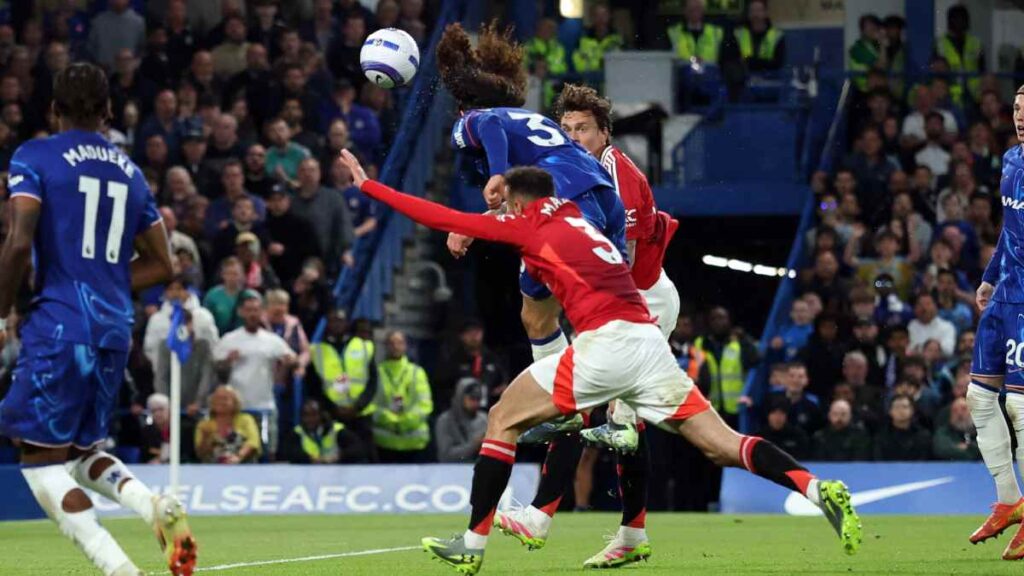 Chelsea vence al Manchester United con gol de Cucurella