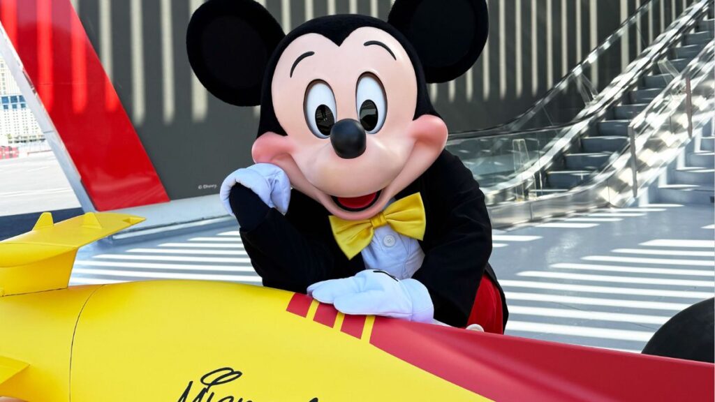 Mickey Mouse celebra la unión de Disney con Fórmula 1 | X: @F1Media