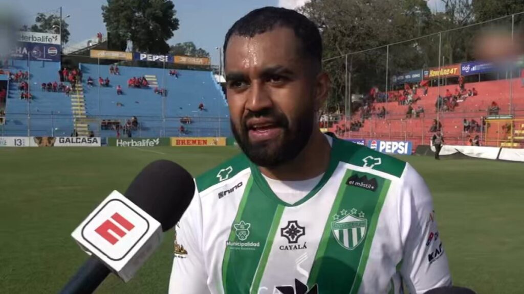 Dewinder Bradley, campeón con Antigua GFC | Captura ESPN