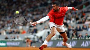 Djokovic supera a McDonald y extiende su marca a 20-0 en la primera ronda de Roland Garros