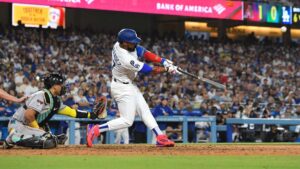 Teoscar Hernández conecta un cuadrangular para sellar victoria de Dodgers ante Diamondbacks
