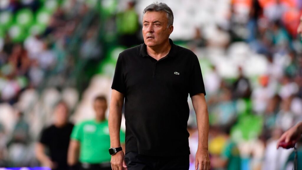 El estratega español, conocido por su historial como mano derecha de Pep Guardiola