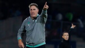 Eduardo Berizzo quiere seguir en León, cuenta con James Rodríguez y le abre las puertas a Guardado