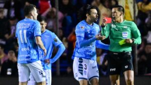 Polémica expulsión de Oussama Idrissi deja en desventaja al Pachuca ante América