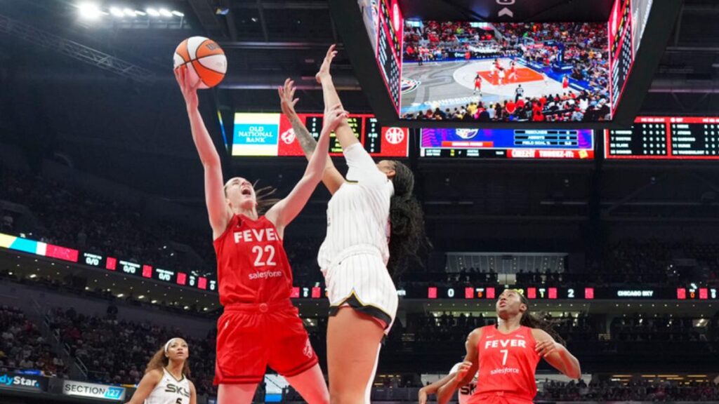 DeWanna Bonner hace historia en la WNBA, Caitlin Clark logra el triple doble y el Fever aplasta al Chicago Sky