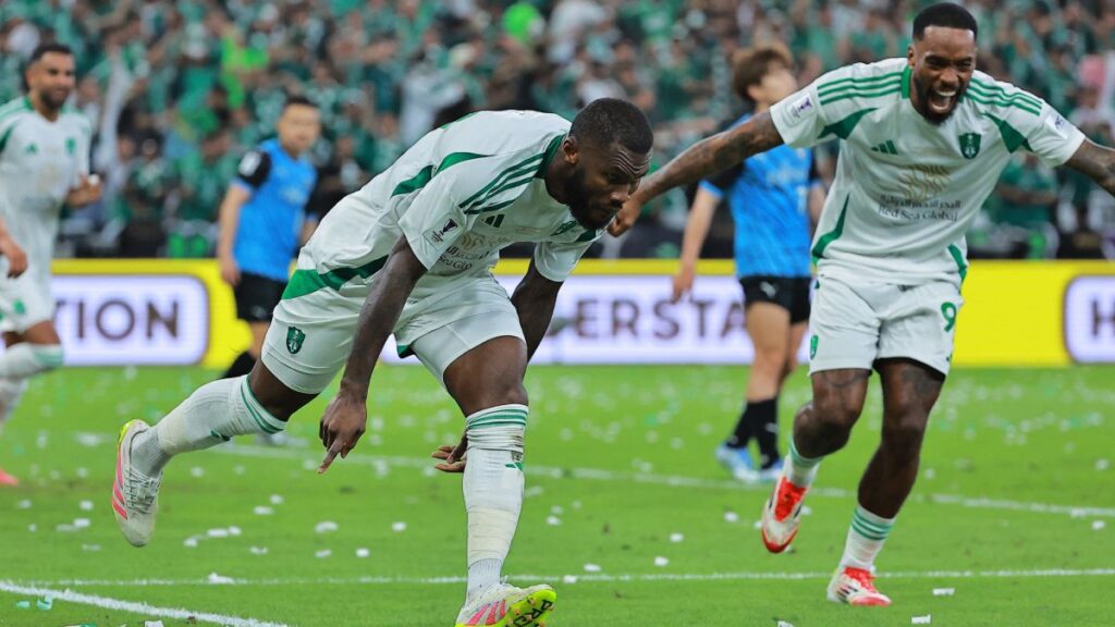 El gol de Franck Kessié encaminó el triunfo del Al Ahli