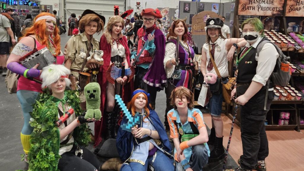 Los cosplayers comparten su arte en convenciones | X: @KSMerryweather