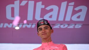 Isaac del Toro y el accidente en el Giro de Italia “No es la forma en la que quieres ganar tiempo, pero es parte del ciclismo”