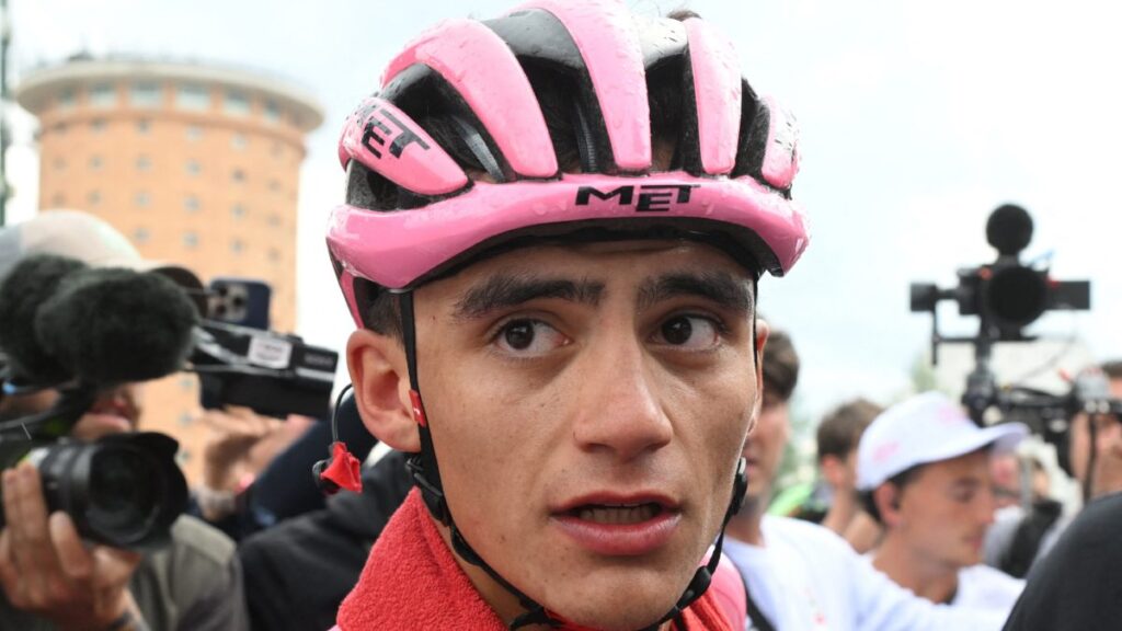 Isaac del Toro no puede mantener la maglia rosa en la decisiva etapa 20 del Giro de Italia.
