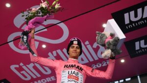 ¡A un paso de la gloria! Isaac del Toro embiste e incrementa su ventaja sobre Carapaz para mantener el liderato del Giro