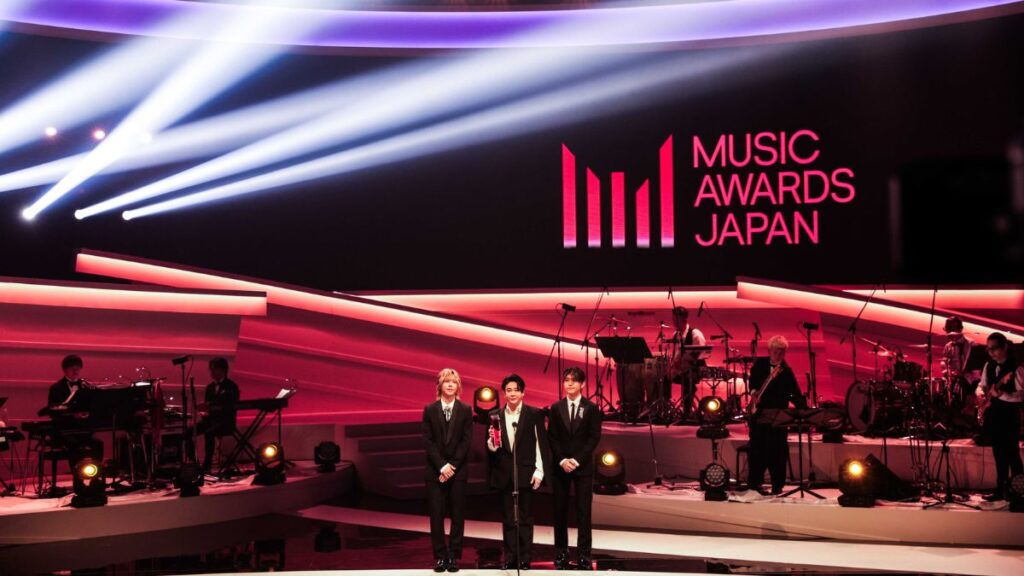 Estos dos artistas se llevaron la noche de premios en Japón | X: @japanleaders