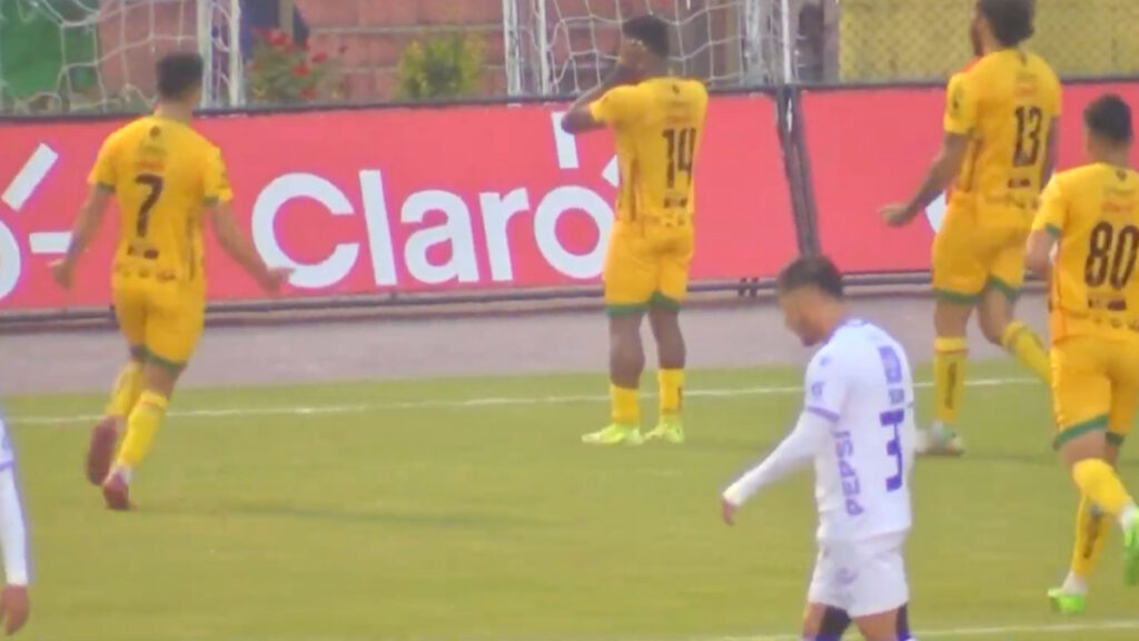 El festejo de gol de Lacayo. (Captura Clarosports)