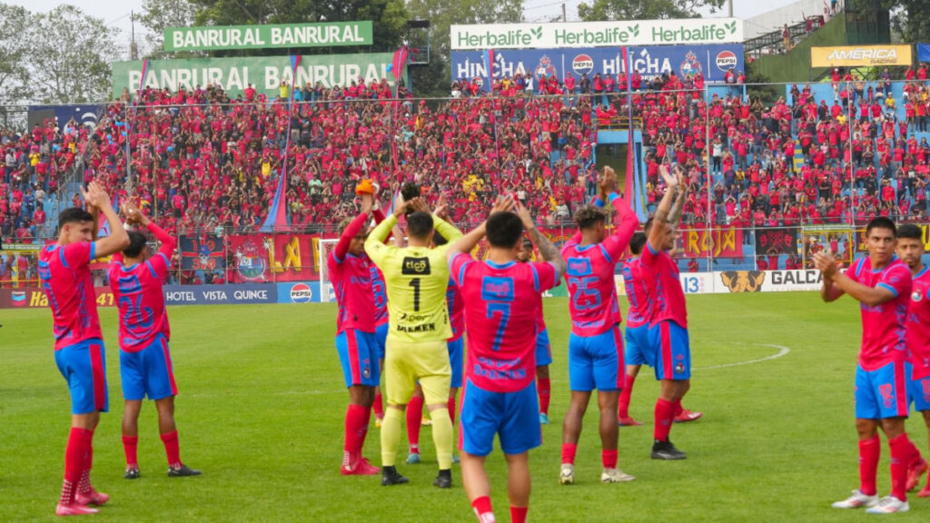 Municipal busca ser el más campeón de Guatemala. (Rojos X)
