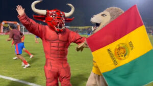 ¿Qué hacía la mascota de Malacateco en el juego entre Marquense y Municipal?