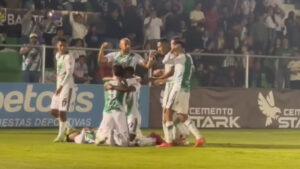 Antigua GFC golea a Cobán Imperial y es el primer finalista del Clausura 2025 de Guatemala