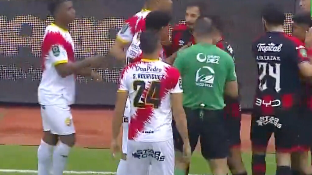 Emotiva igualdad entre Alajuelense y Herediano. (captura futv)