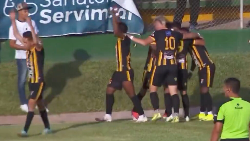 El festejo de gol de Aurora. (captura 11tv)