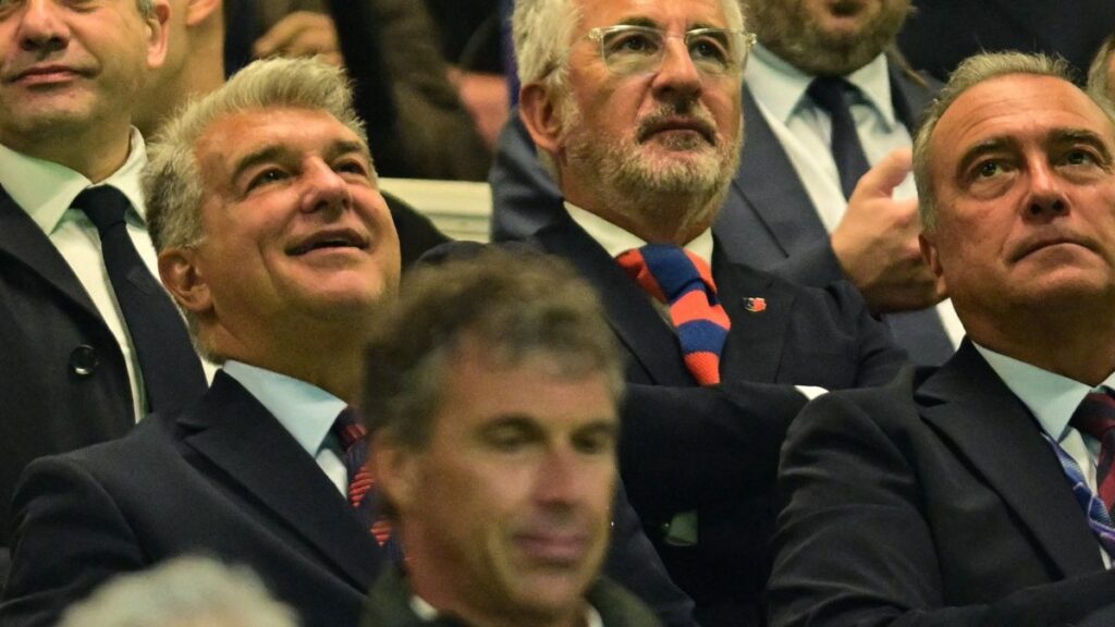 Laporta apoya a Flick y a sus jugadores en las quejas del arbitraje